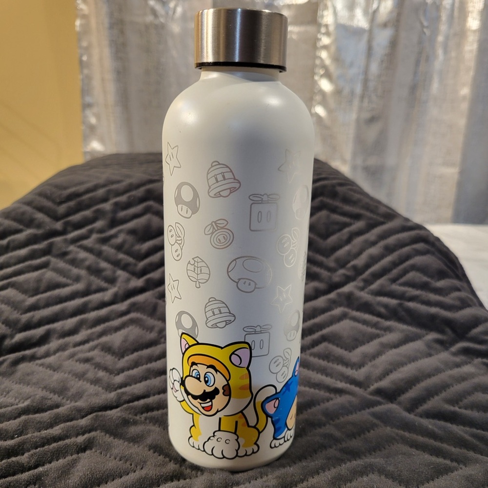 ⭐️Super Mario 3D World Limited Edition Collectible Aluminum Water Bottle Luigi⭐️